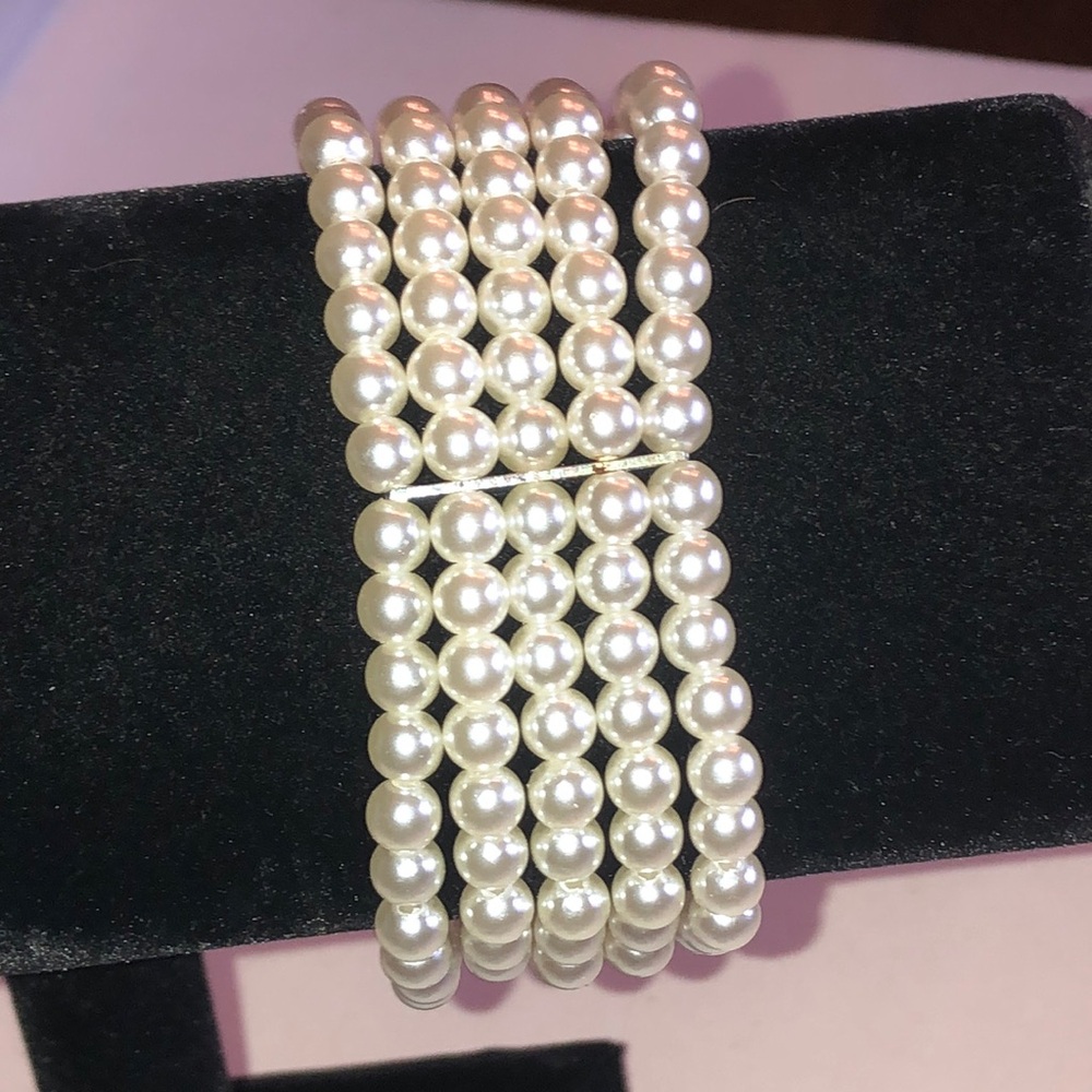 Elegant White Faux Pearl Multi-Strand Stretch Bracelet